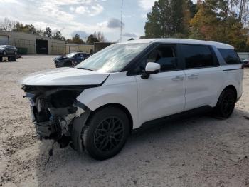  Salvage Kia Carnival