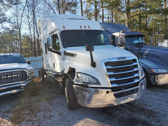  Salvage Freightliner Cascadia 1