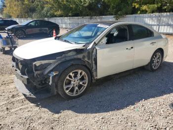  Salvage Nissan Maxima