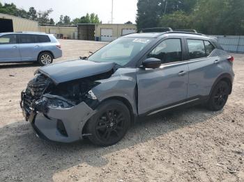  Salvage Nissan Kicks