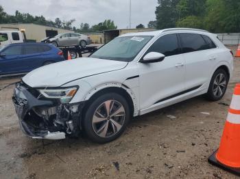 Salvage Audi Q8