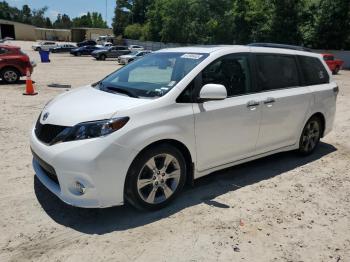  Salvage Toyota Sienna