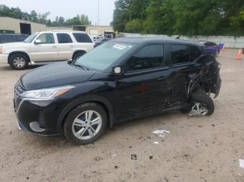  Salvage Nissan Kicks