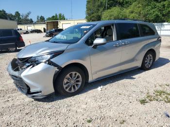  Salvage Toyota Sienna
