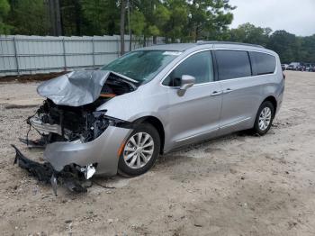  Salvage Chrysler Pacifica