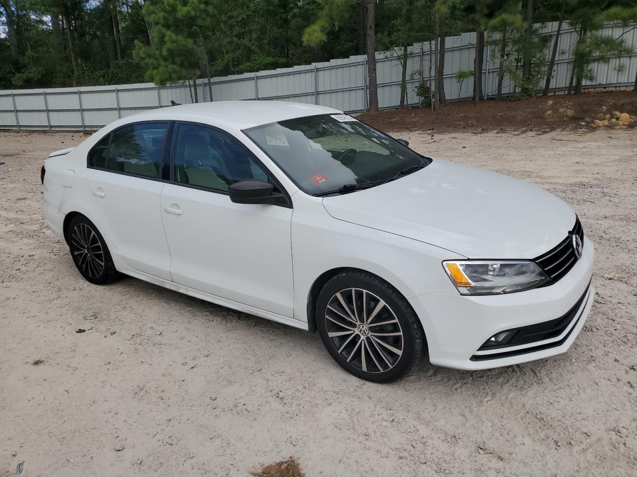 Volkswagen Jetta Sport Image 8