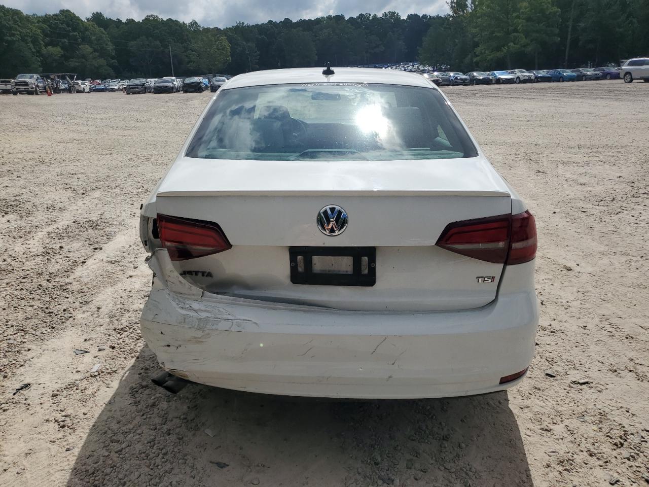 Volkswagen Jetta Sport Image 10