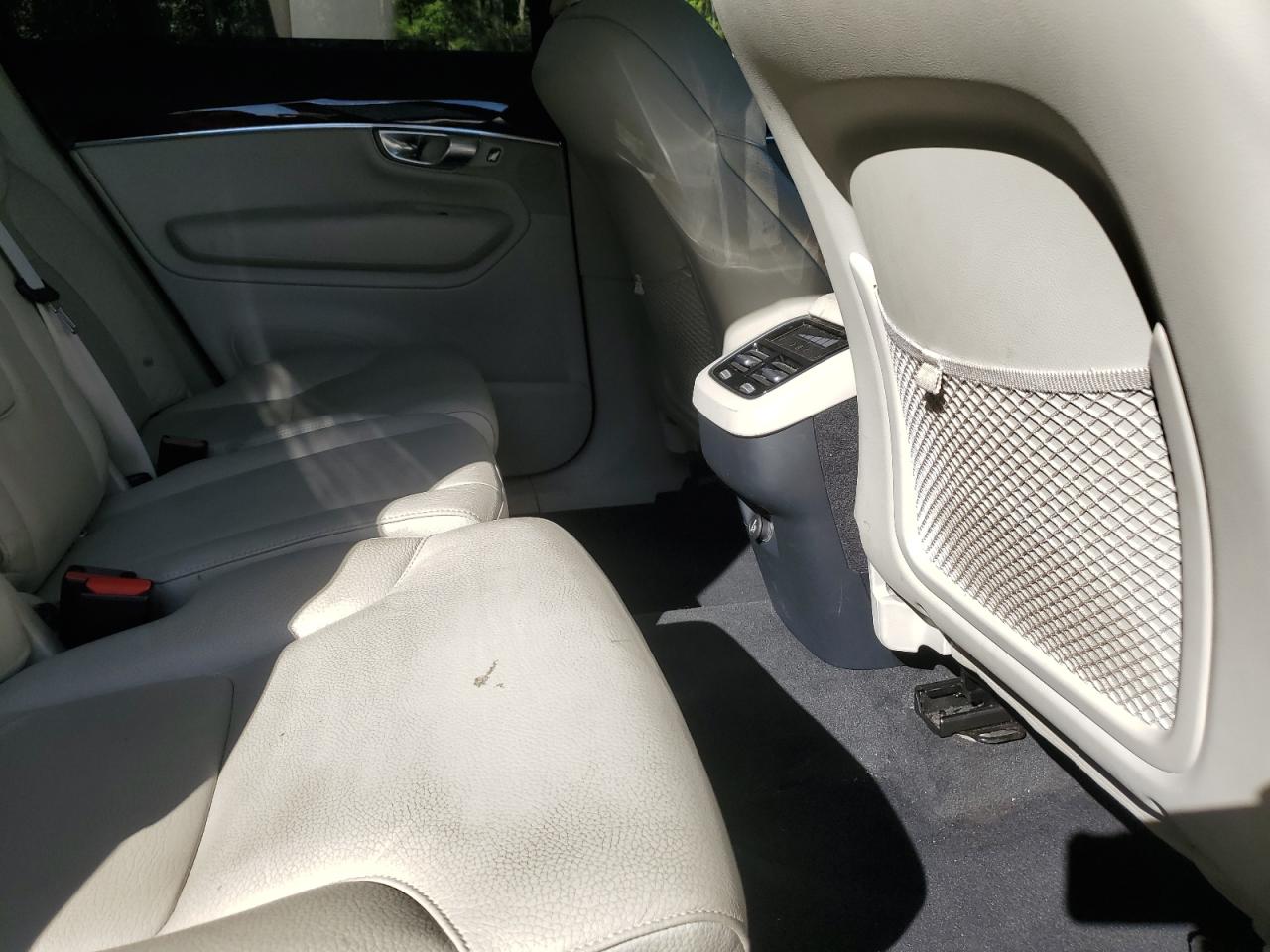 Volvo XC90 T6 Momentum Image 12