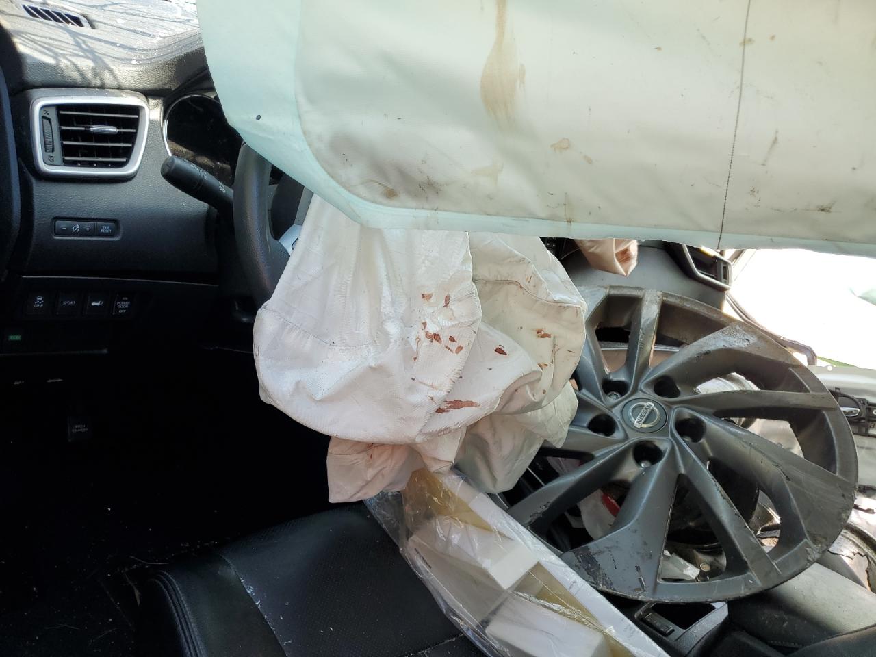 Nissan Rogue S Image 4