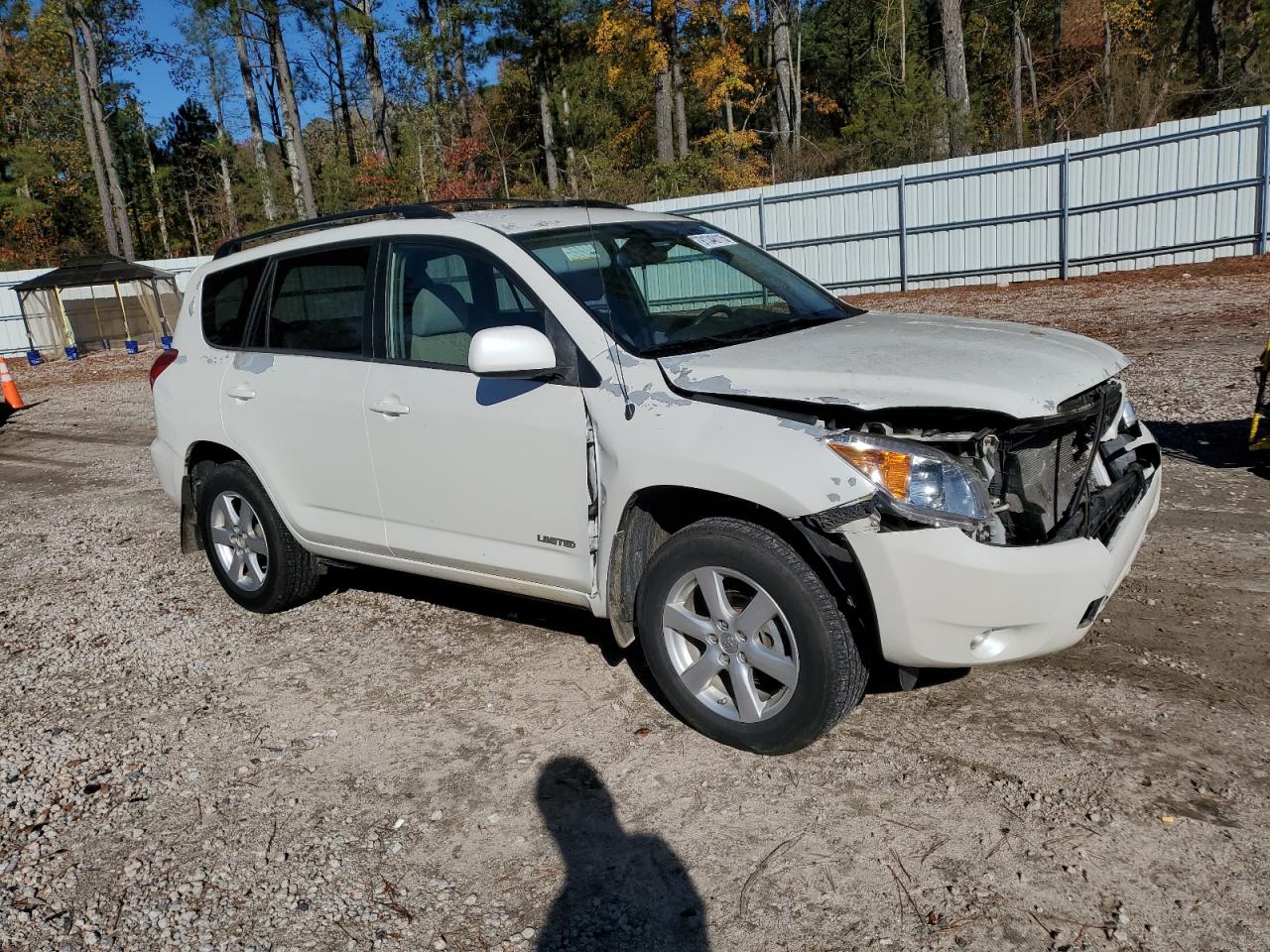 Toyota RAV4 Limited Image 9