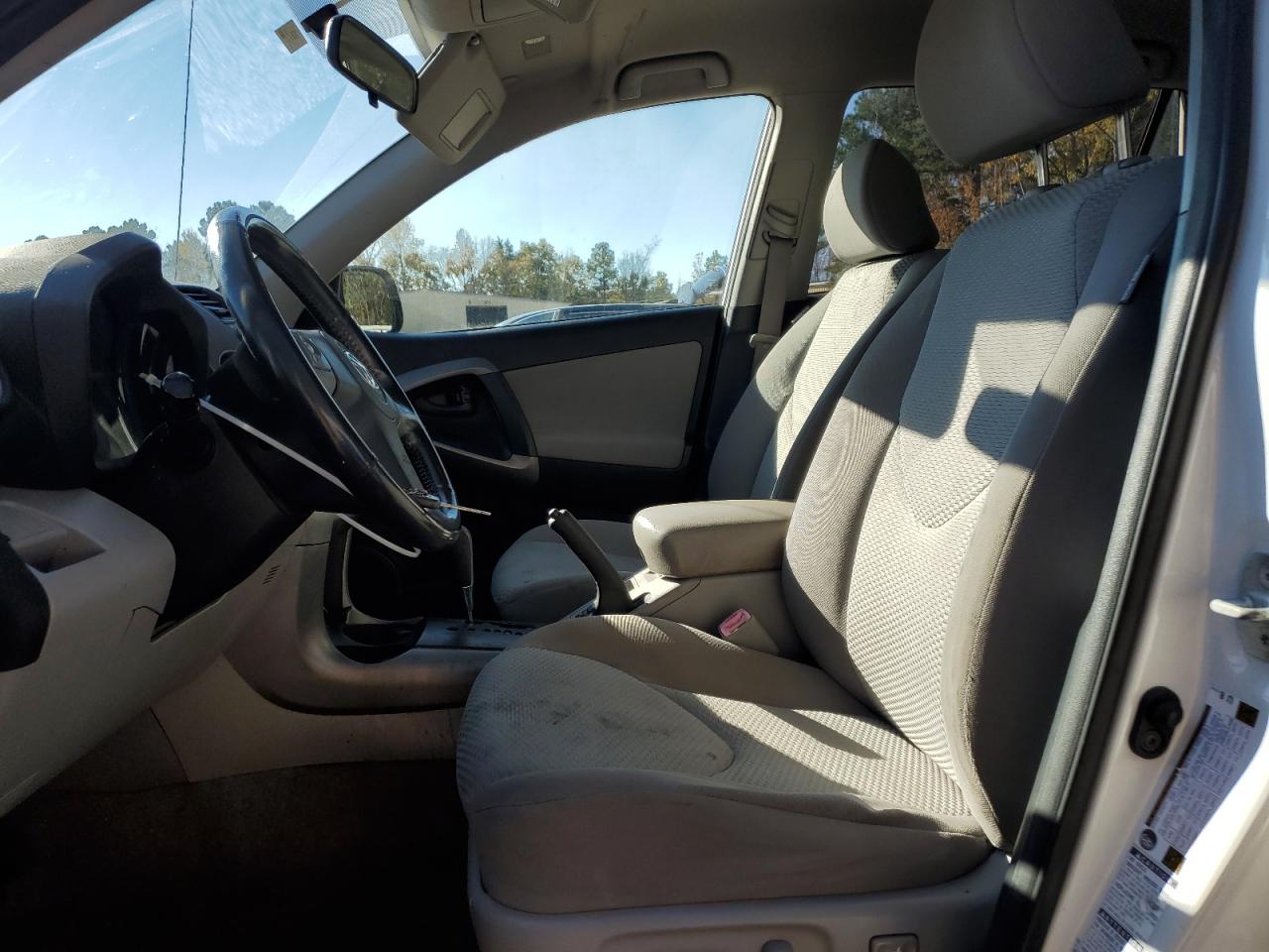 Toyota RAV4 Limited Image 2