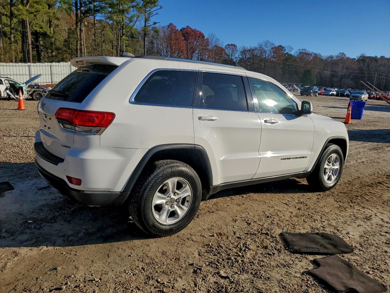 Jeep Grand Cherokee Laredo Image 3