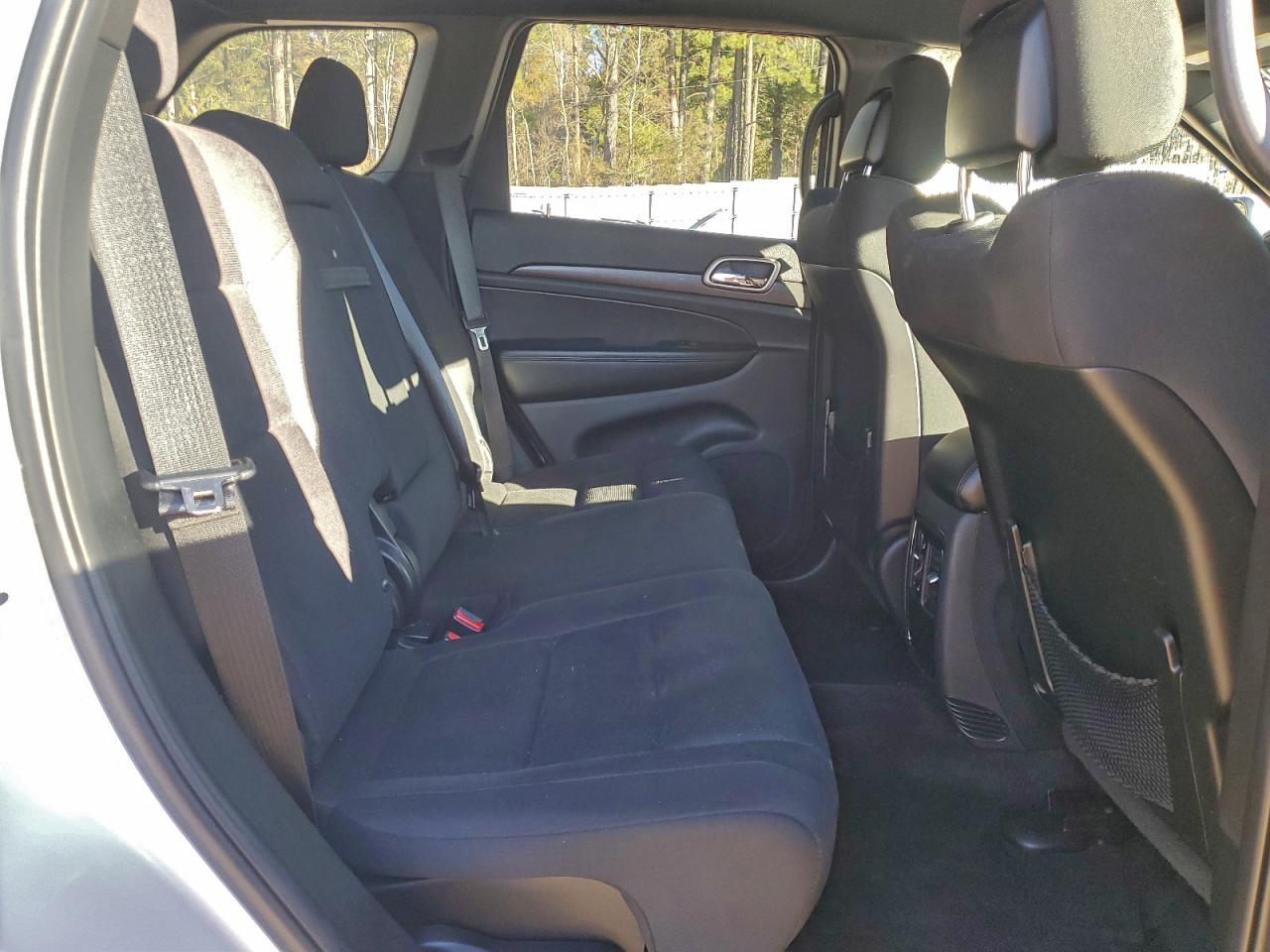 Jeep Grand Cherokee Laredo Image 8