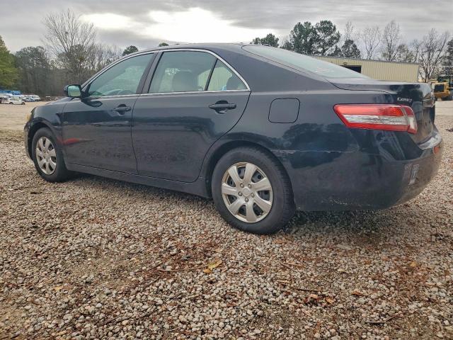 Toyota Camry Base Image 6