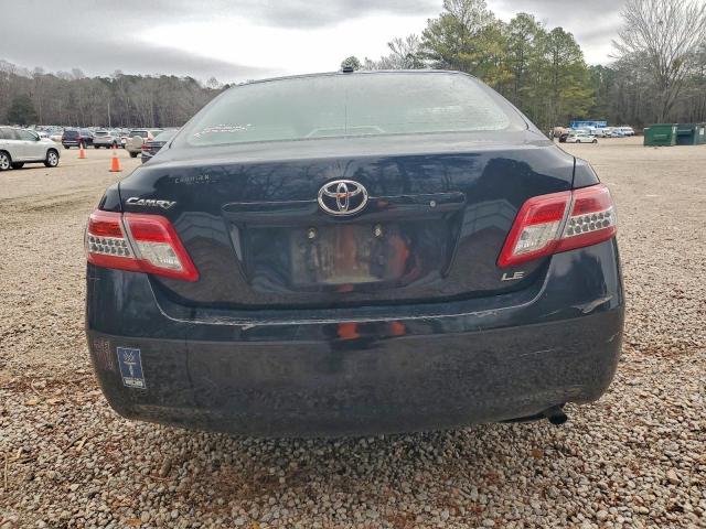 Toyota Camry Base Image 5