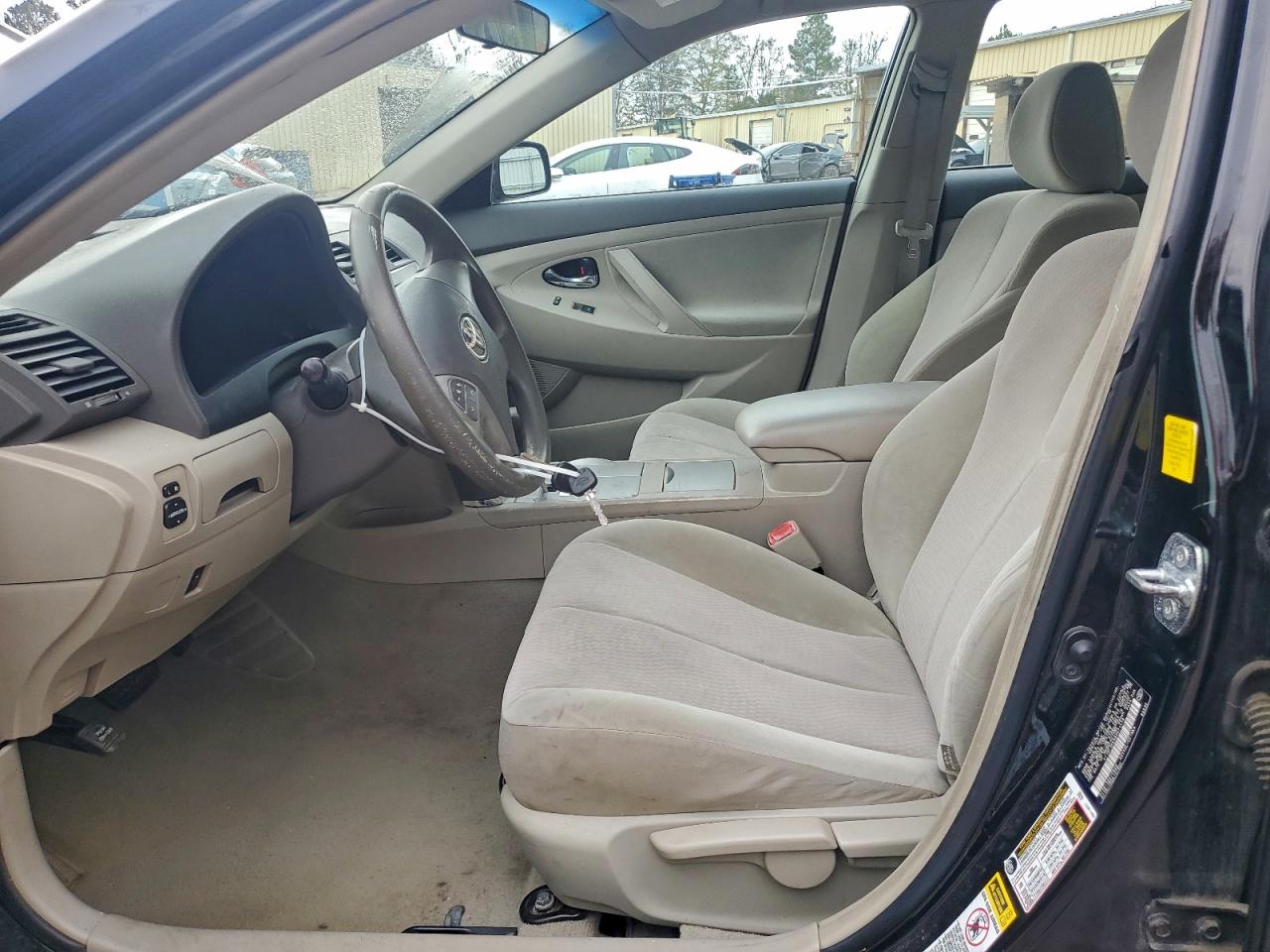 Toyota Camry Base Image 4