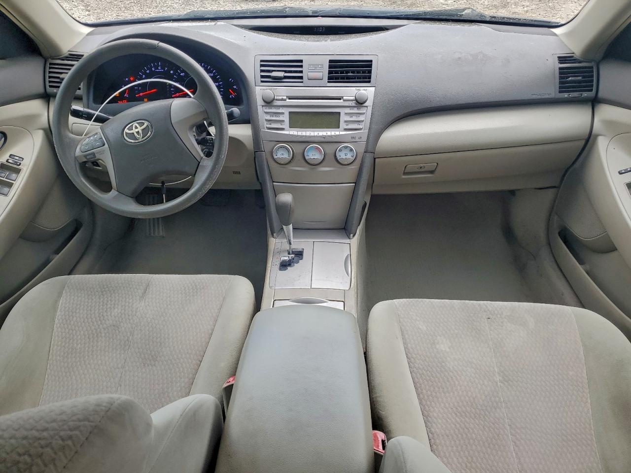 Toyota Camry Base Image 9