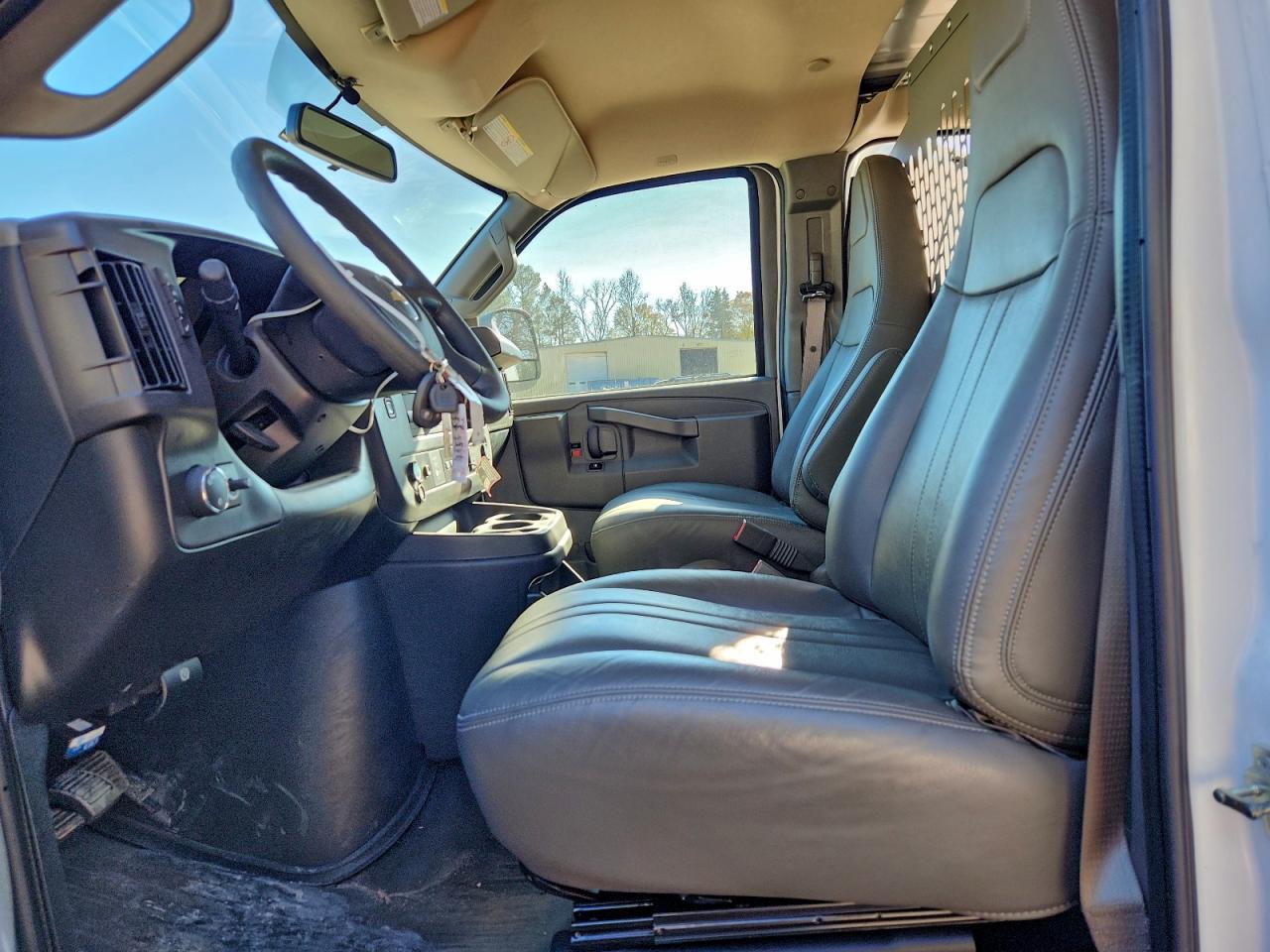 Chevrolet Express Image 7