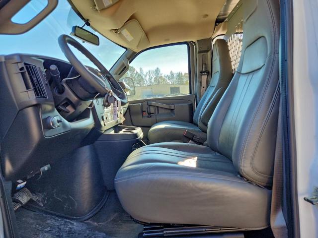 Chevrolet Express Image 7