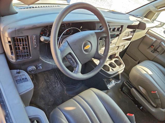 Chevrolet Express Image 4