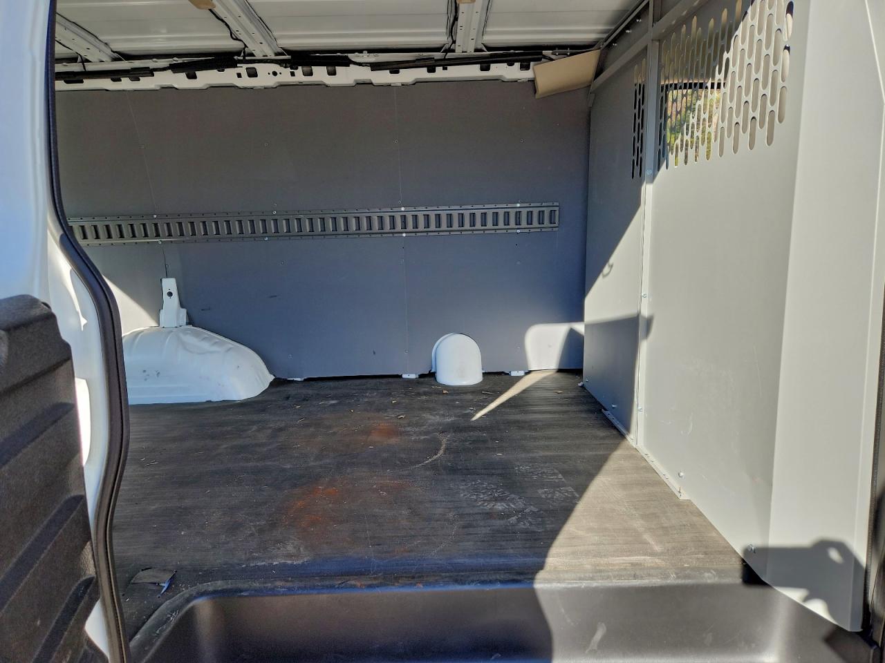 Chevrolet Express Image 9