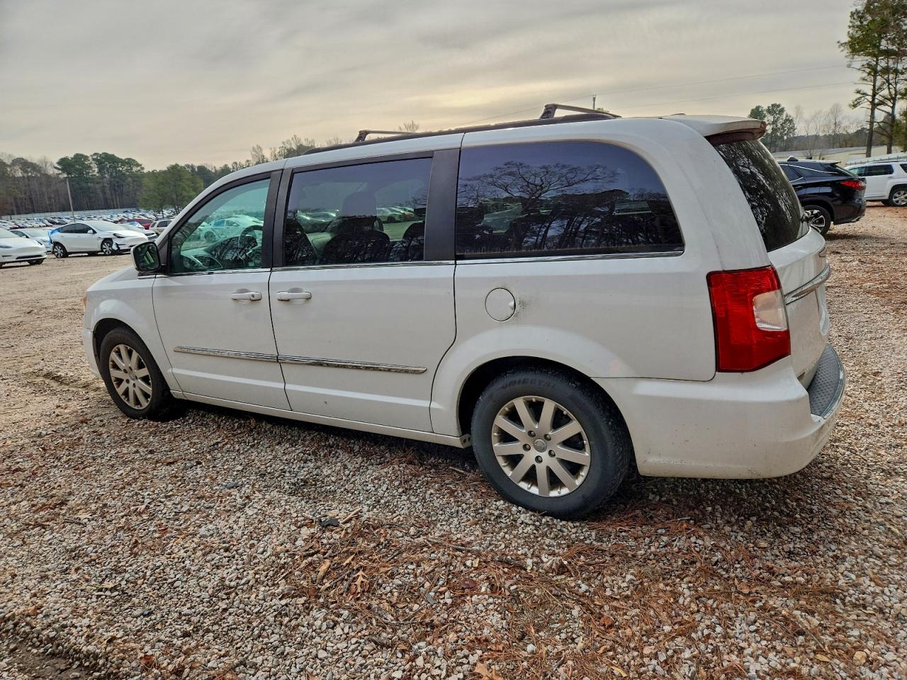 Chrysler Minivan Touring Image 10