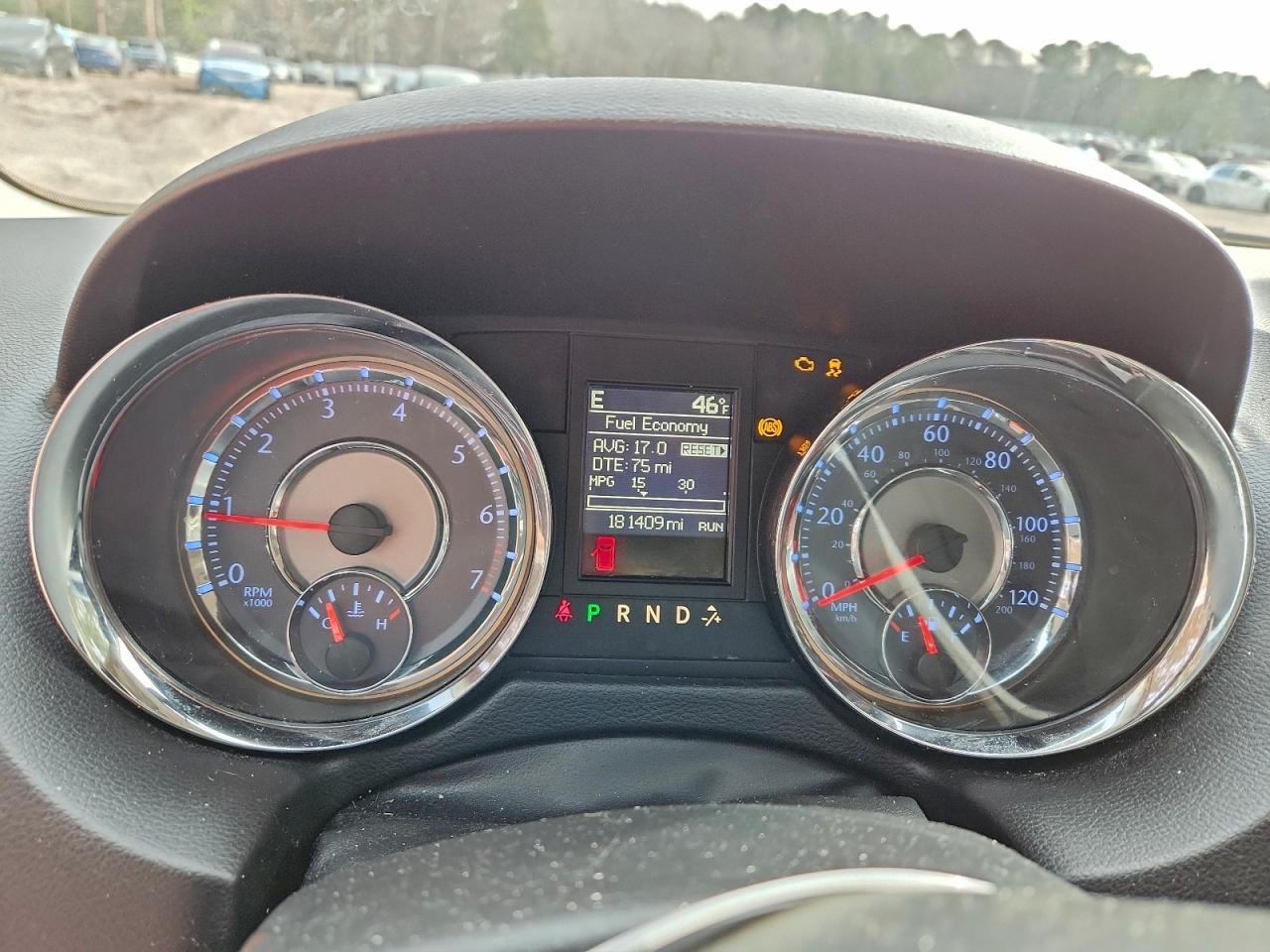 Chrysler Minivan Touring Image 2