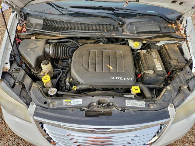 Chrysler Minivan Touring Image 3