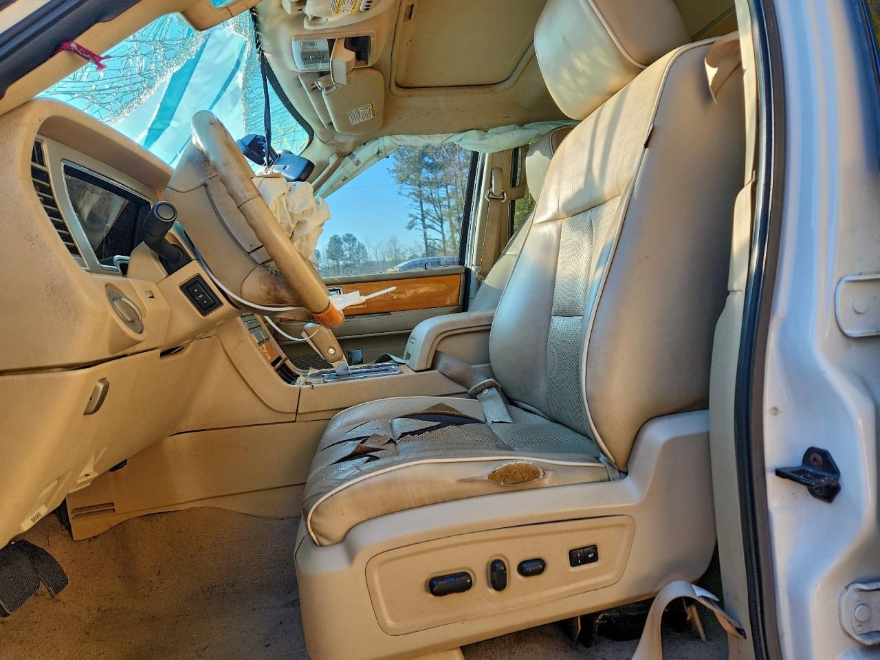 Lincoln Navigator Image 14