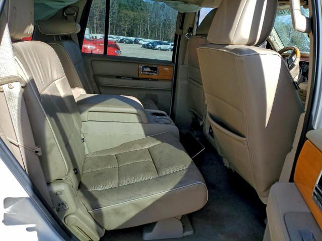 Lincoln Navigator Image 6