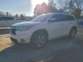  Salvage Toyota Highlander