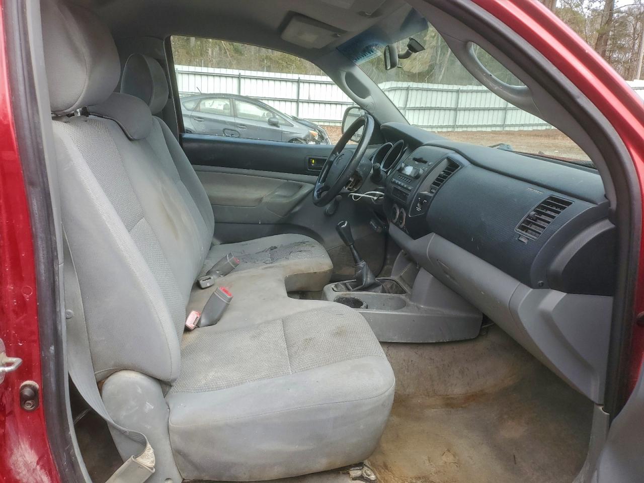 Toyota Tacoma Image 12