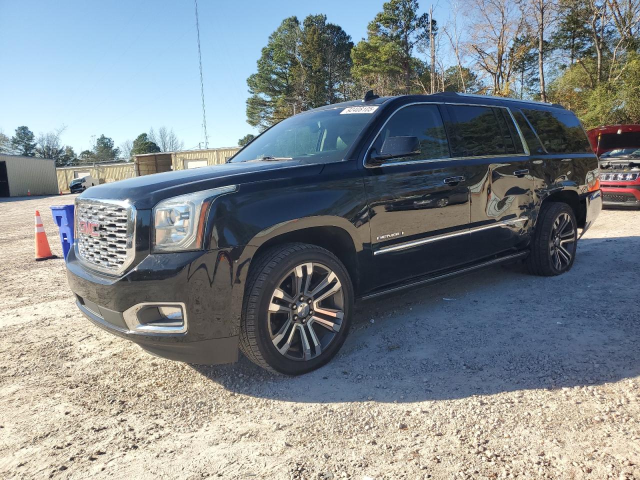 GMC Yukon Denali Image 1