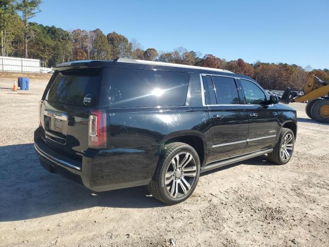 GMC Yukon Denali Image 11