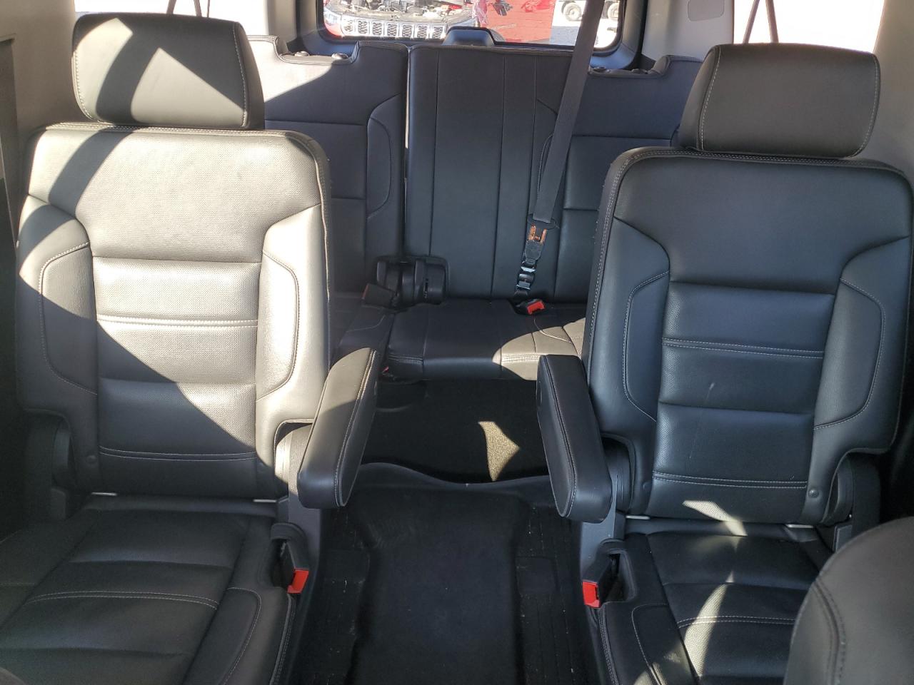 GMC Yukon Denali Image 8