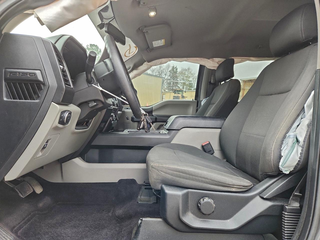 Ford F-150 Supercrew Image 6