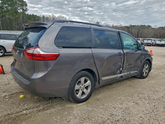 Toyota Sienna Le Image 5