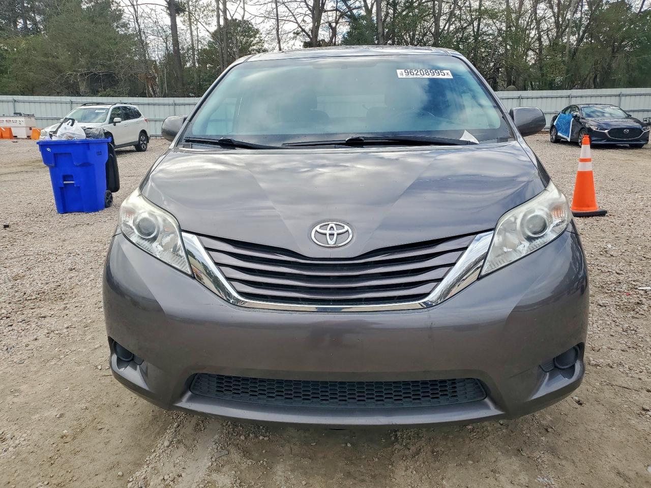 Toyota Sienna Le Image 4