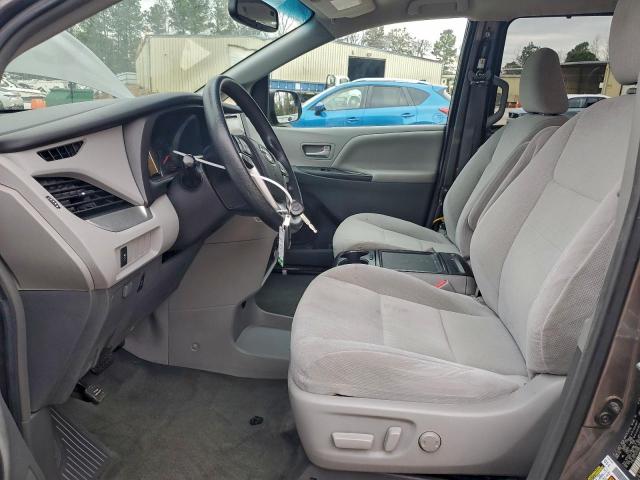 Toyota Sienna Le Image 6