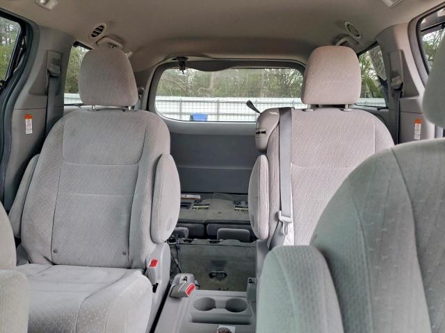 Toyota Sienna Le Image 12
