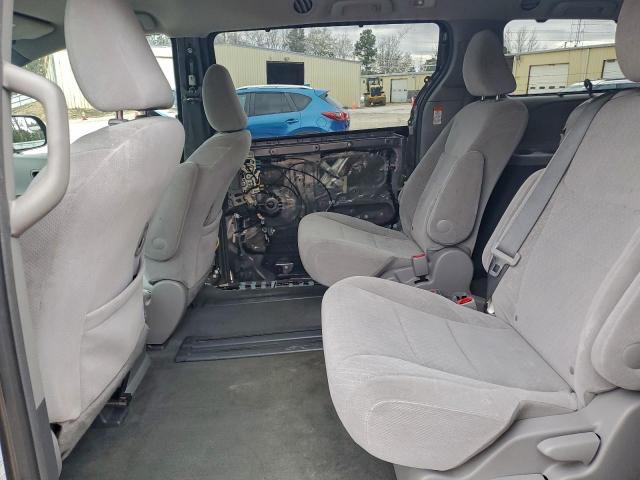 Toyota Sienna Le Image 13