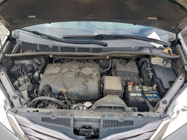 Toyota Sienna Le Image 11