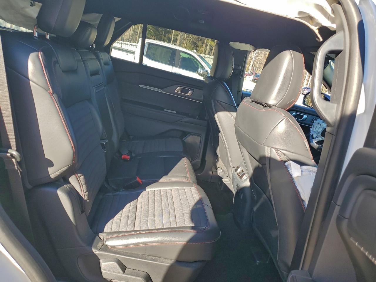 Ford Explorer St-line Image 8