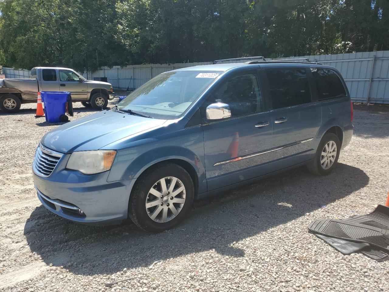 Chrysler Minivan Touring L Image 1