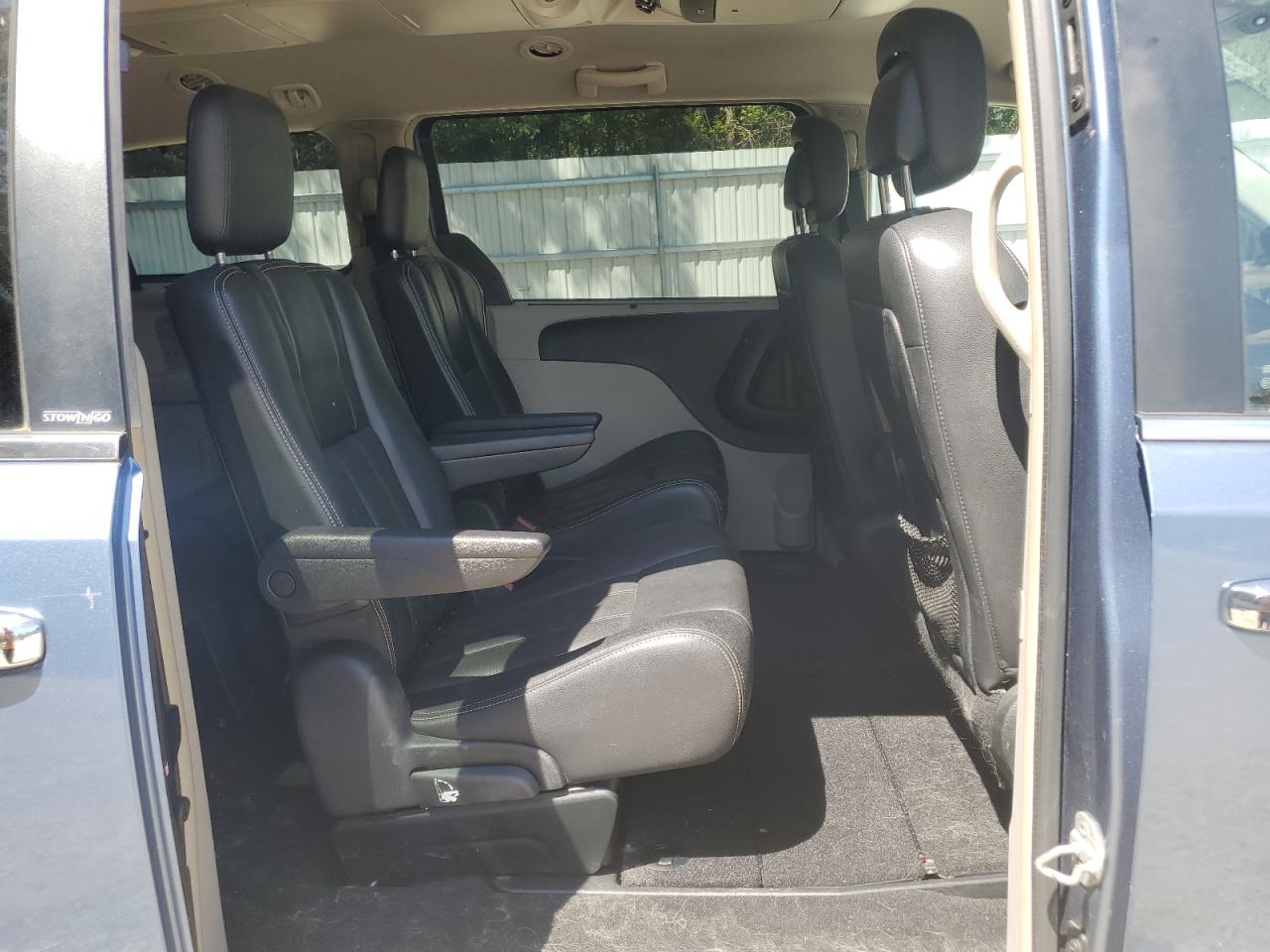 Chrysler Minivan Touring L Image 13