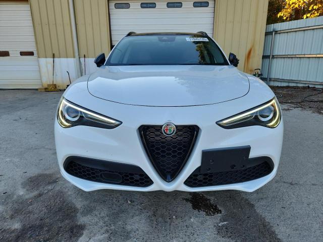 Alfa Romeo Stelvio Ti Image 10