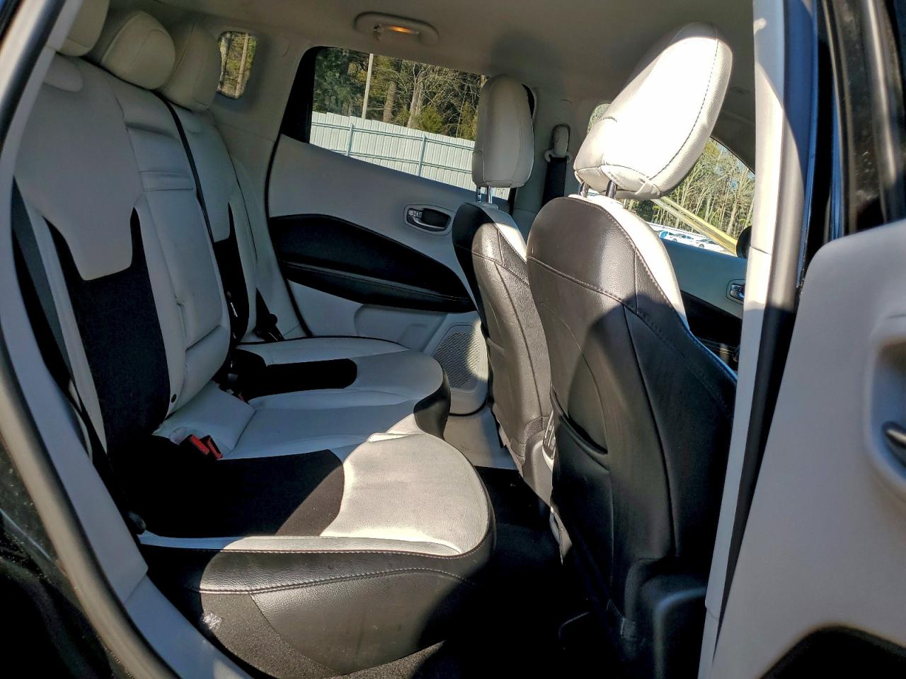 Jeep Compass Latitude Image 12