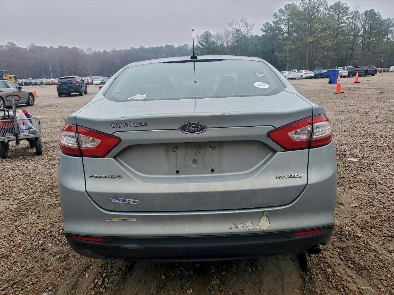 Ford Fusion S Hybrid Image 4