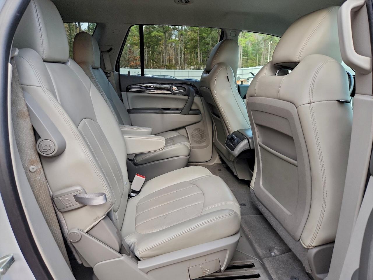 Buick Enclave Image 12