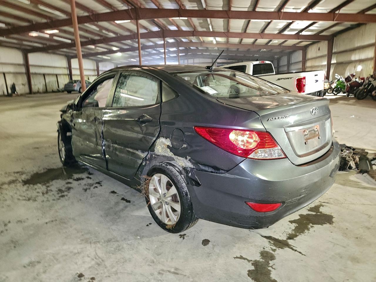 Hyundai ACCENT Gls Image 13